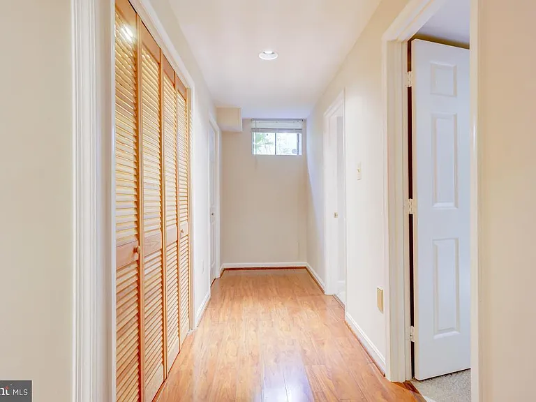 9548 Fox Hollow Dr — Photo 31