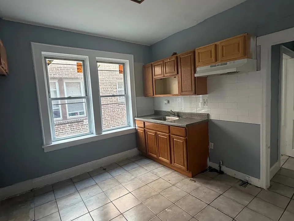 193 Munn Ave #3