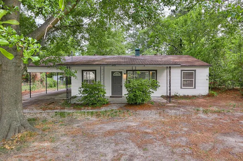 4 bed, 1.0 bath, 1140 sqft, $1,249 — Photo 2