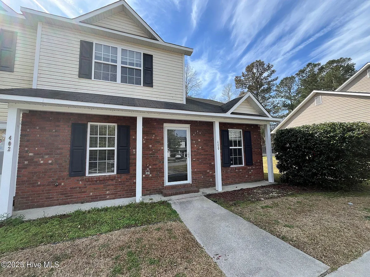 Building Photo - 400 Meadowbrook Ln