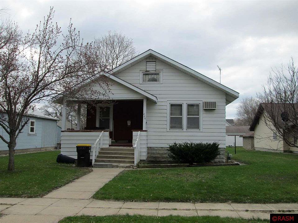 1st image of 806 9th Ave N