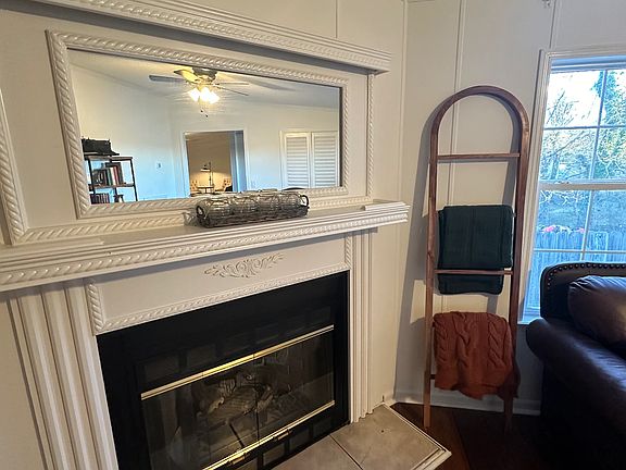 Gas powered fireplace