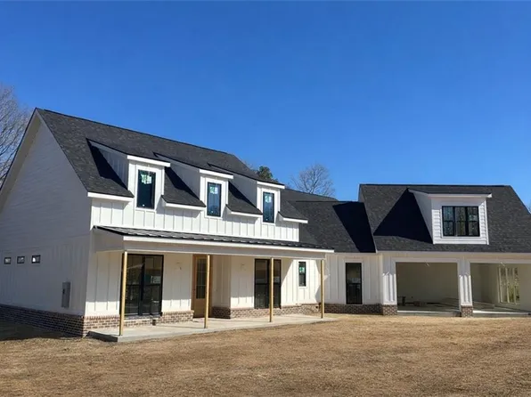 110 Vogel St NE, Calhoun, GA 30701