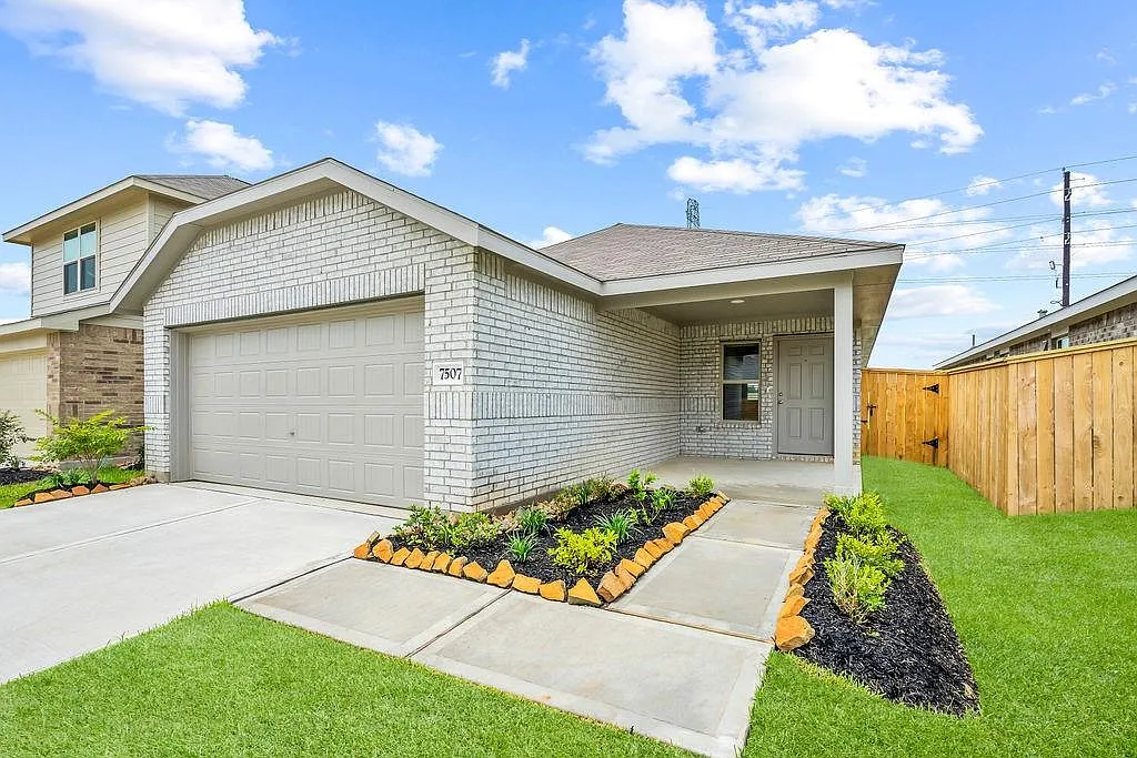 3 bed, 2.5 bath, 1470 sqft, $2,050 — Photo 1