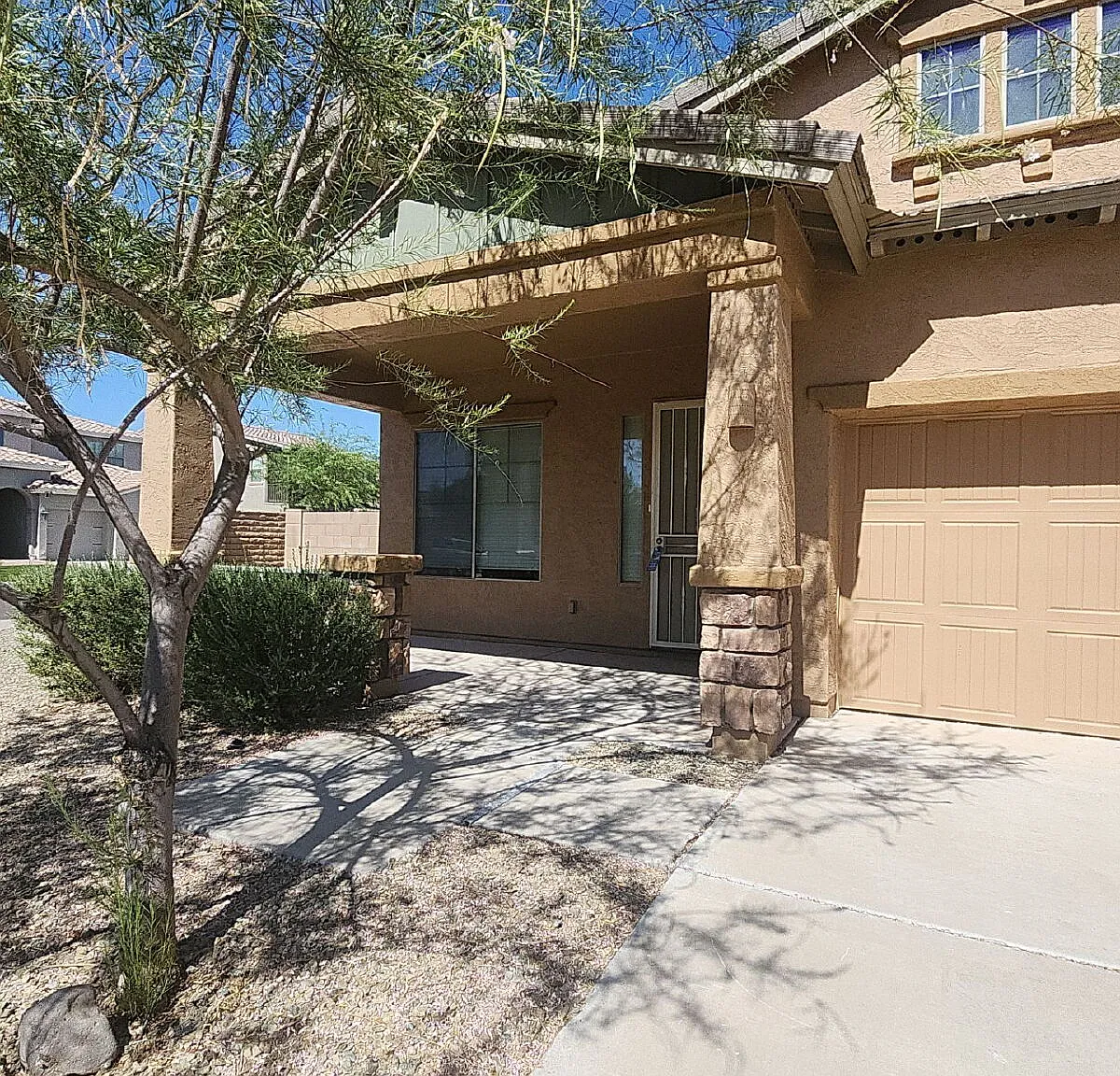 3 bed, 2.0 bath, 2162 sqft, $2,145 — Photo 4