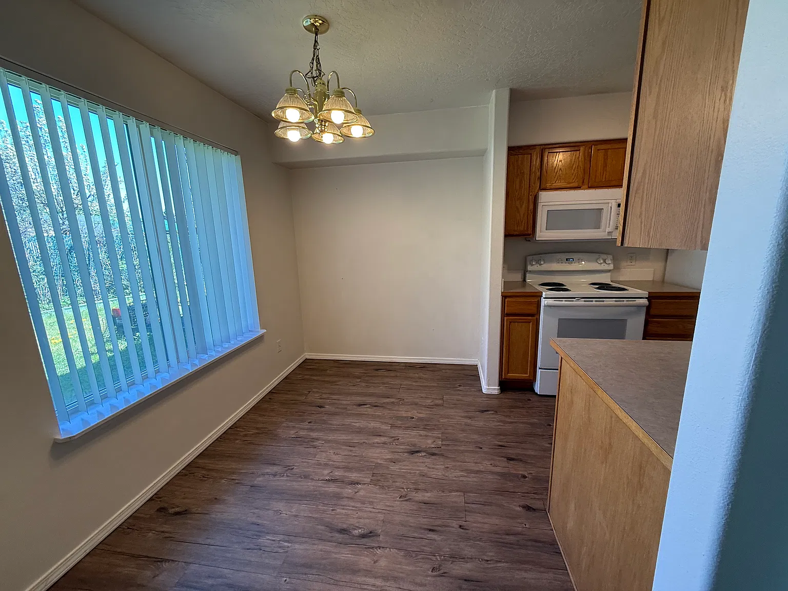 3 bed, 2.5 bath, 1219 sqft, $1,775 — Photo 4