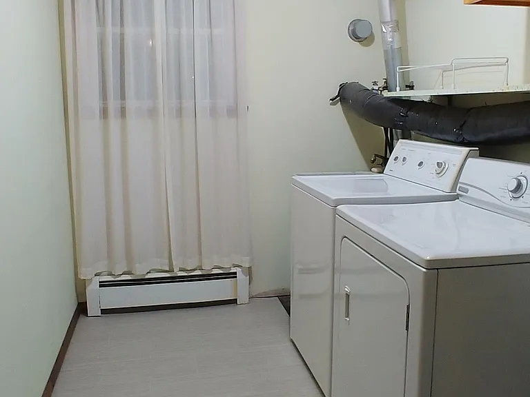 1093 Polk Cir NE — Photo 22