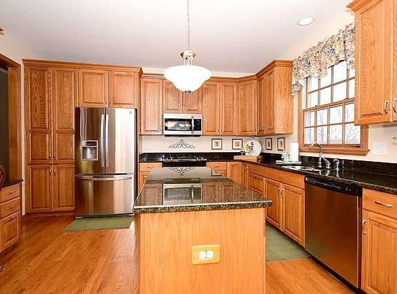 5th image of 26W302 Pinehurst Dr