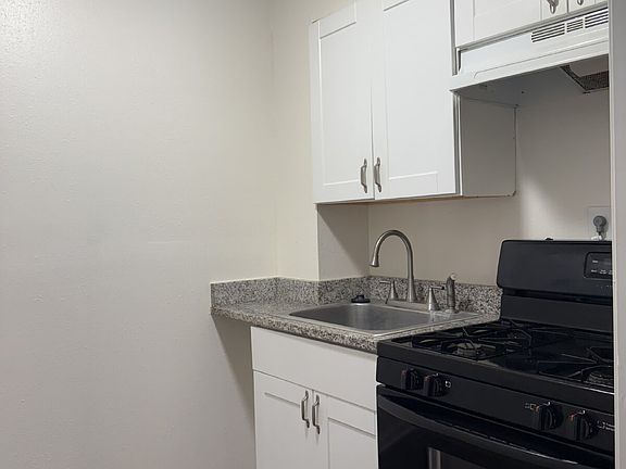 5th image of 711 E Carson St APT A5
