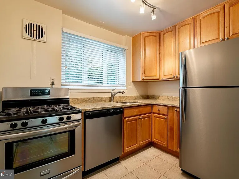 10410 Montrose Ave #1 — Photo 3