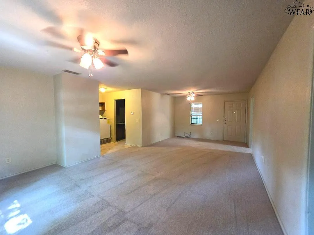 2 bed, 1.0 bath, 945 sqft, $975 — Photo 3