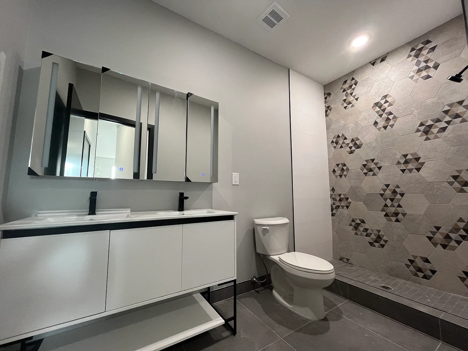 2 bed, 1195 sqft, $3,075 — Photo 3