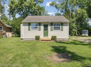 11389 Norway Dr, Hartland, MI