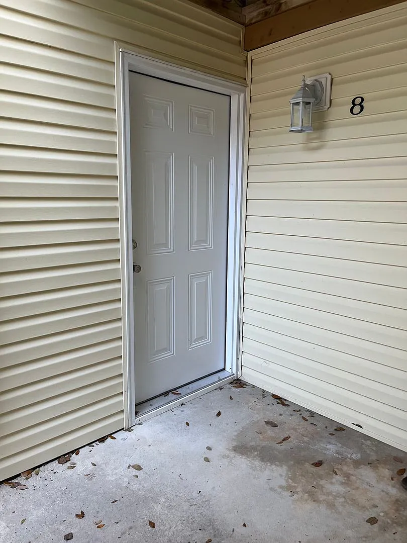 Updated two bedroom condo in Hampstead! — Photo 3