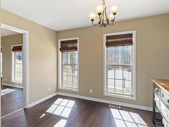 3rd image of 421 Zurich Ct