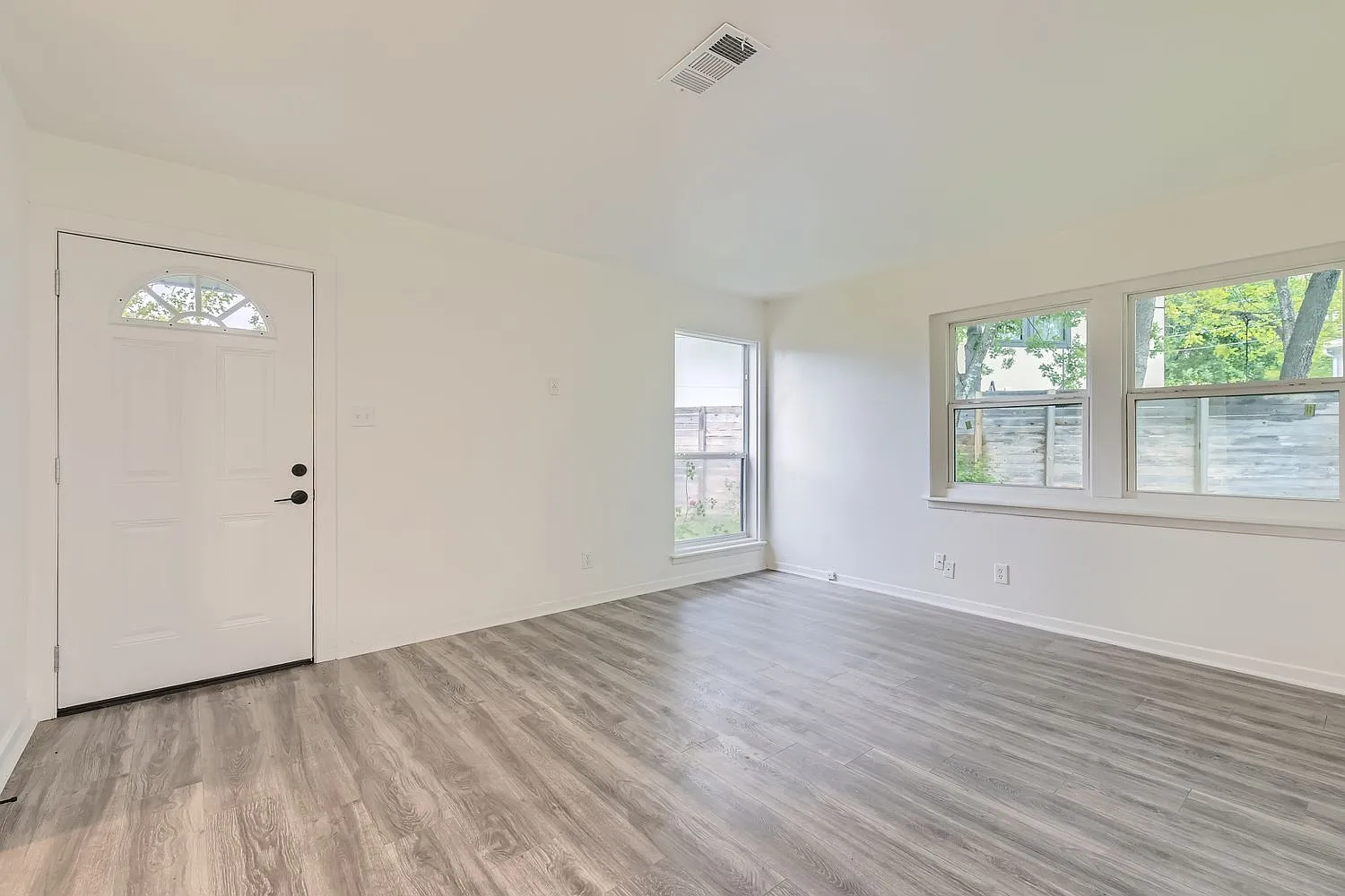 3 bed, 1168 sqft, $2,600 — Photo 3