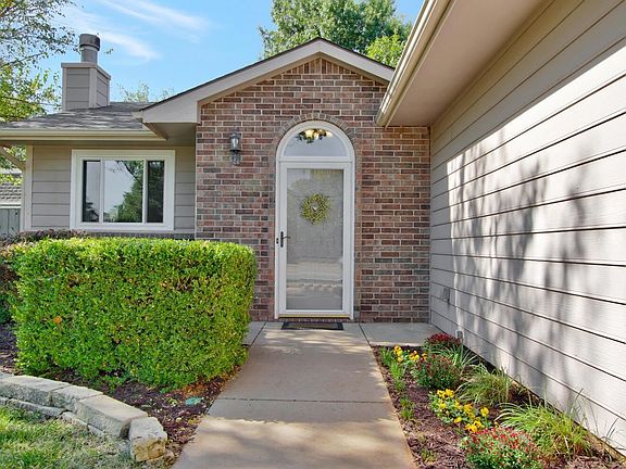 3rd image of 10207 W Yosemite Dr