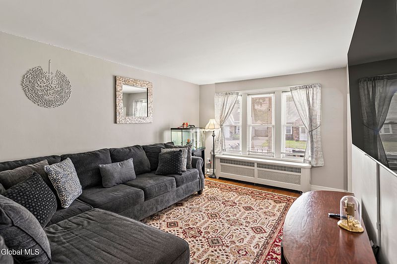 3rd image of 1207 Curry Road
