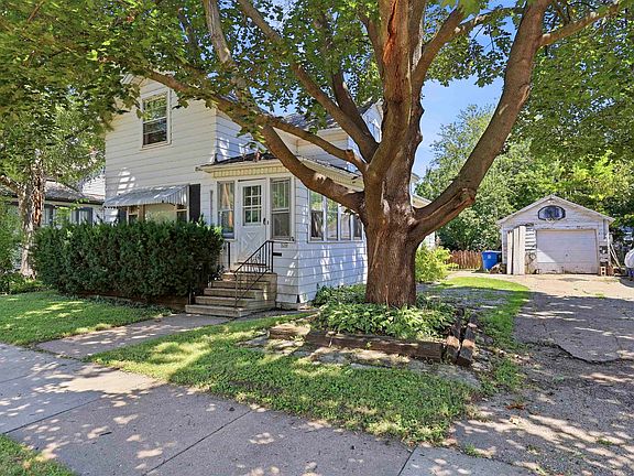 3rd image of 526 Boyd St
