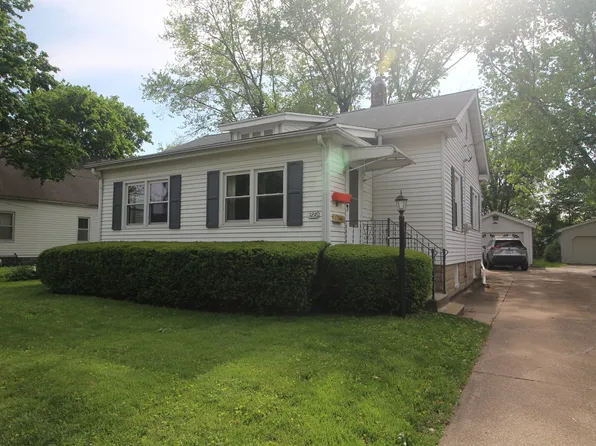 1216 Colton Ave, Bloomington, IL 61701
