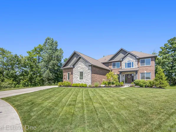 5417 Aberdeen Ct, Clarkston, MI 48348