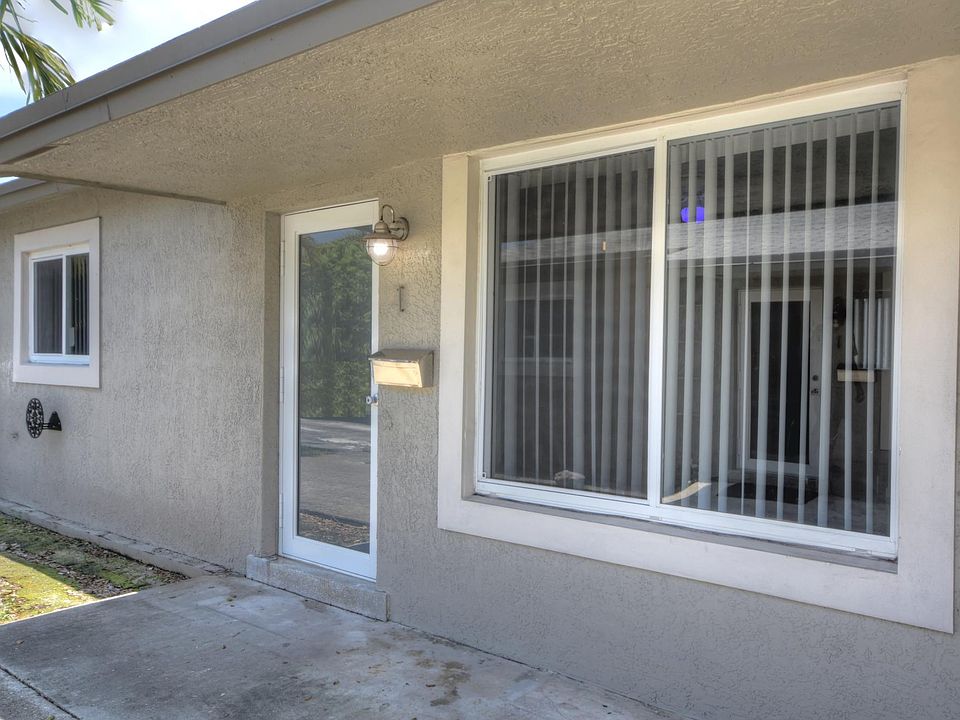 1st image of 33 NE 2nd Ave