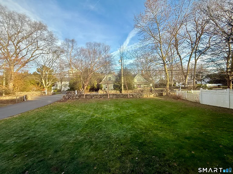 139 Highland Ave — Photo 33