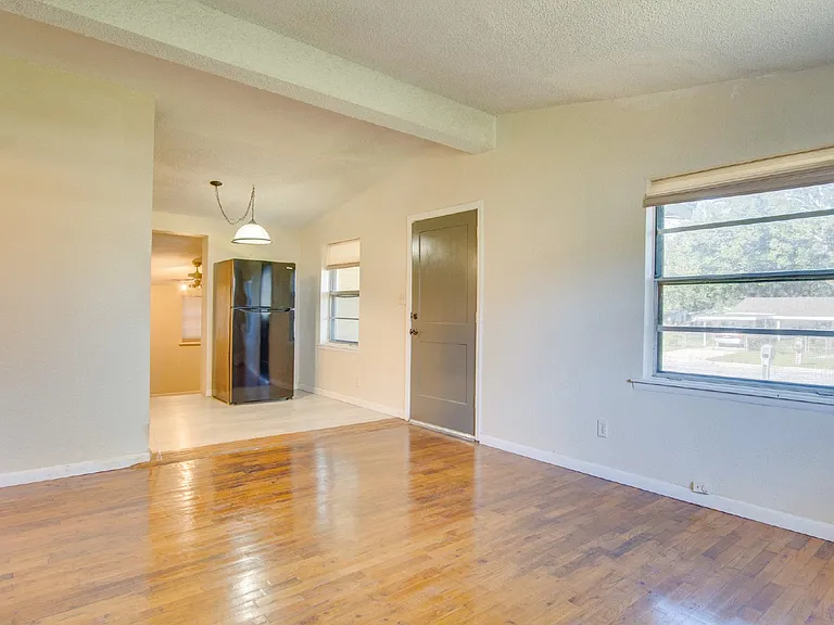 3411 W Yonge St — Photo 5