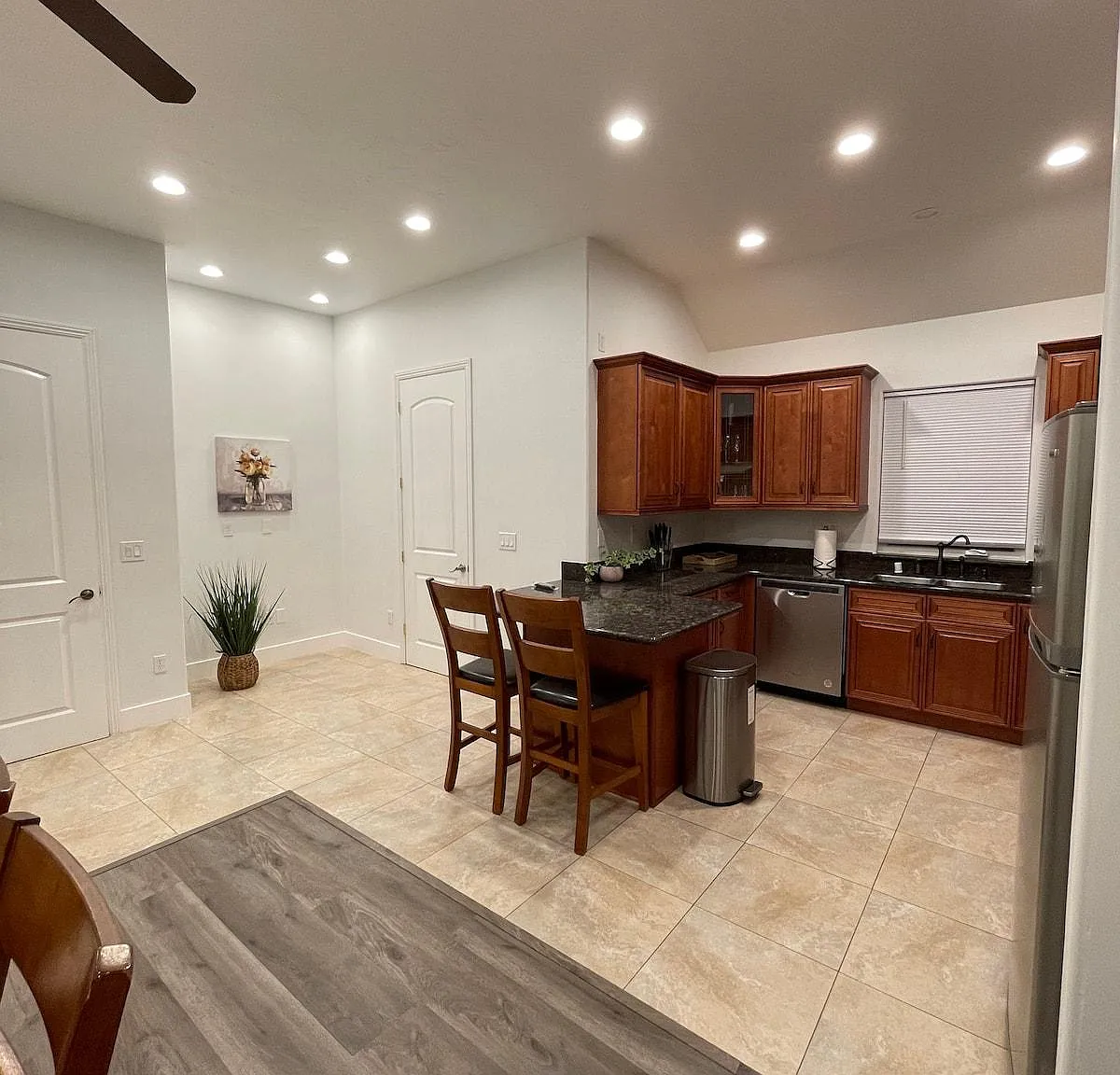 2 bed, 1200 sqft, $2,500 — Photo 4