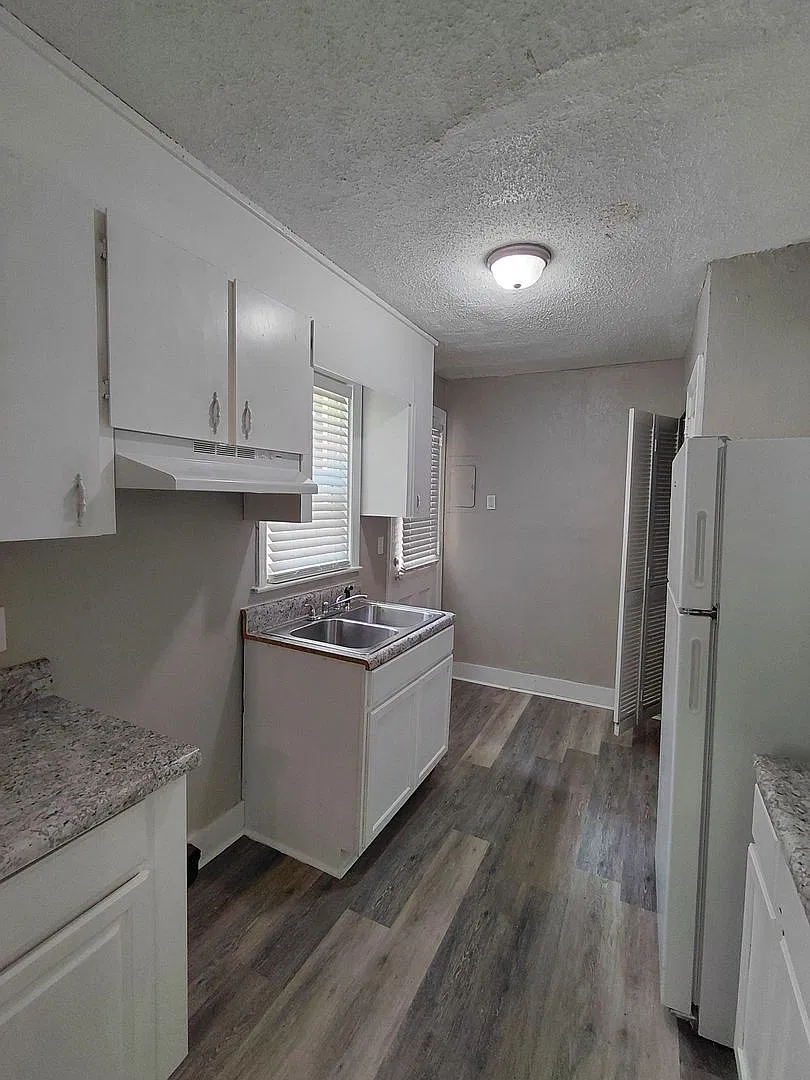 Historic Brookwood Apartments — Photo 3