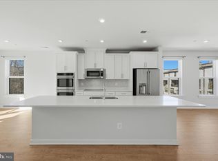 12118 Loblolly Dr #40, Fairfax, VA 22033