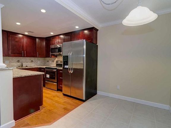 5th image of 227 Castlewood Dr APT 106