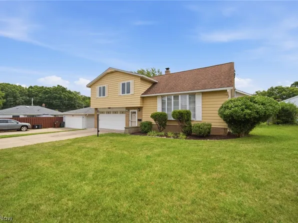 2475 Robinhood Dr, Parma, OH 44134