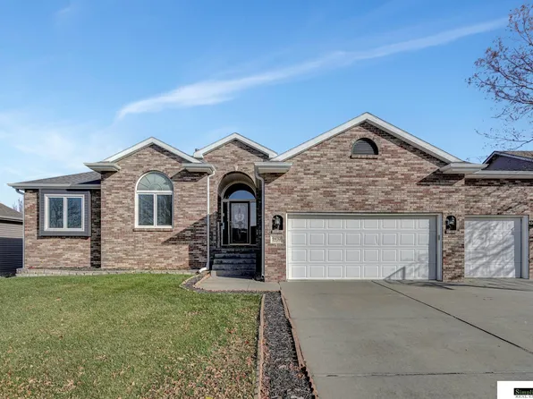 9432 Benziger Dr, Lincoln, NE 68526