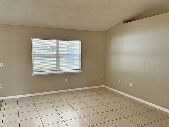 2nd image of 821 Glastonbury Dr