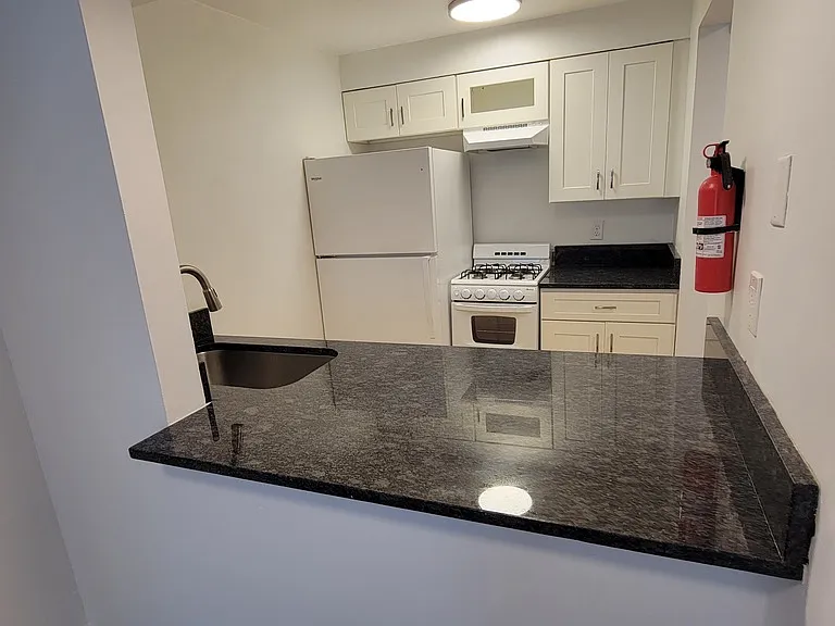 1660 N 4th St #1B — Photo 8