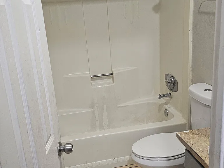 2428 Statz St #B — Photo 11