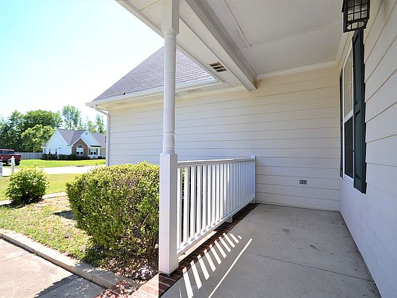 5th image of 286 Louisiana Dr