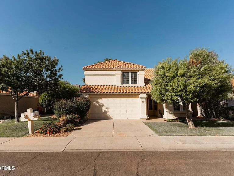 2322 E Millbrae Ct — Photo 1