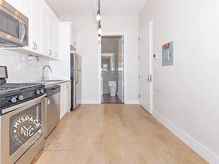 1090 Bedford Ave #2 — Photo 2