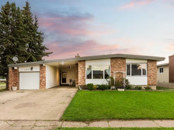 165 South St #E, Pincher Creek, AB T0K 1W0