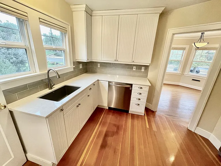 6976 NE Stanton St — Photo 2