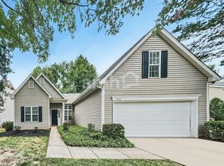 9818 Highlands Crossing Dr, Charlotte, NC 28277