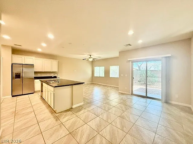 3 bed, 2.5 bath, 1841 sqft, $2,200 — Photo 3