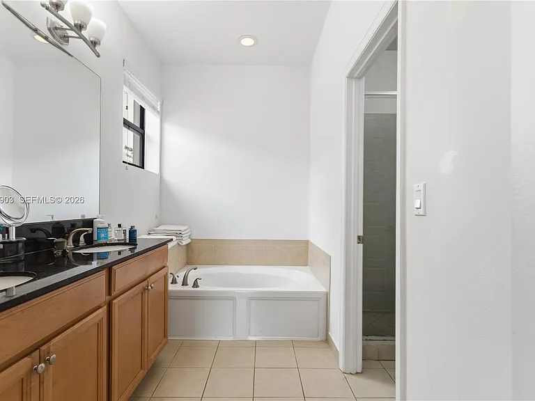 612 NE 193rd St — Photo 27