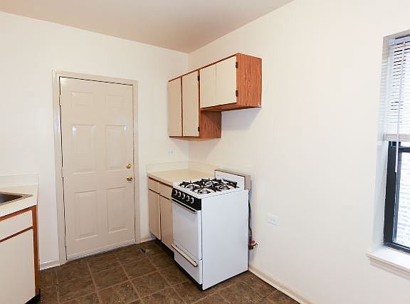 3rd image of 5746 N Winthrop Ave #503-A