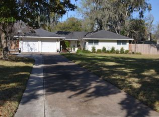 404 Oak Dr, Lake Jackson, TX 77566