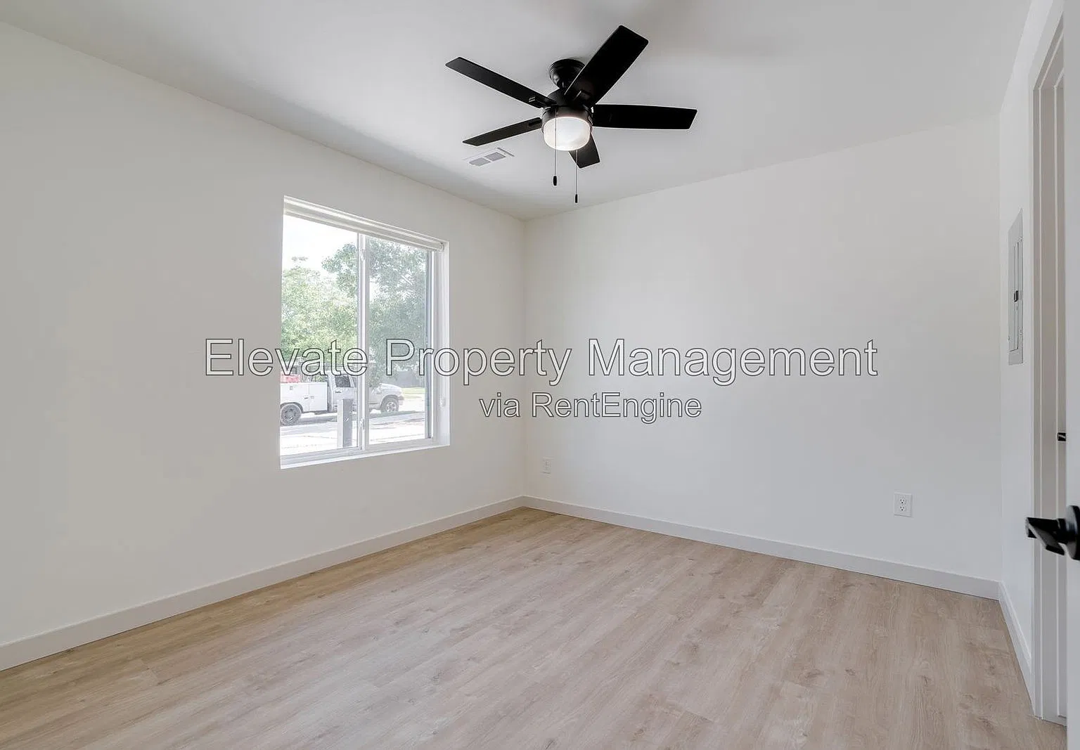 844 NW 43rd St — Photo 3