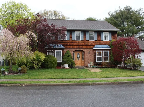 67 Glenmere Way, Holbrook, NY 11741