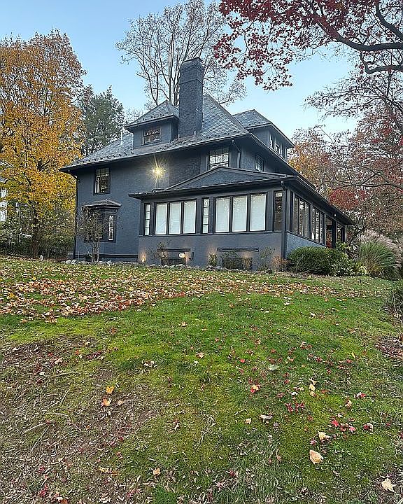 2nd image of 411 N Ridgewood Rd